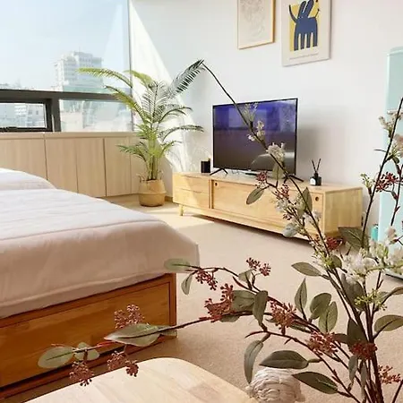 7 Hongik Univ Best Location City View